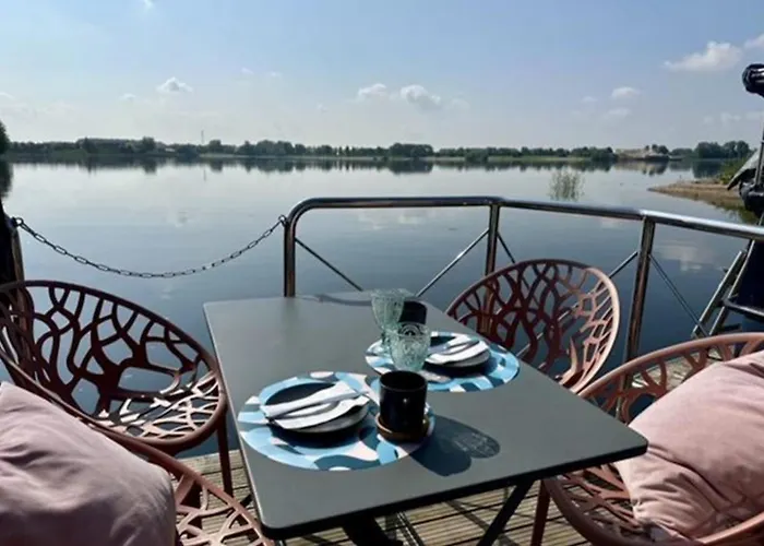 Semesteranläggning (resort) Campi Houseboat