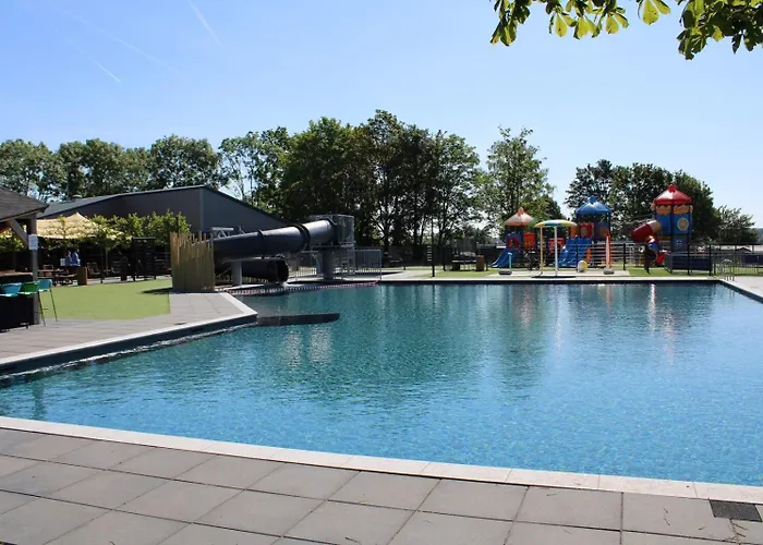 Resort Campi Houseboat Lathum