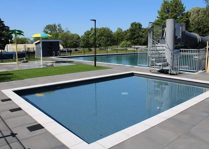 Resort Campi Houseboat Lathum